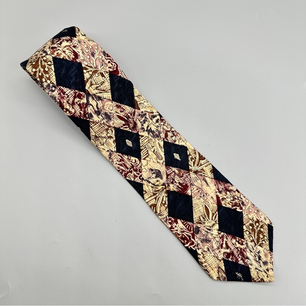 👉 BZC Collection Silk Tie – Burgundy Navy Diamond Pattern Necktie